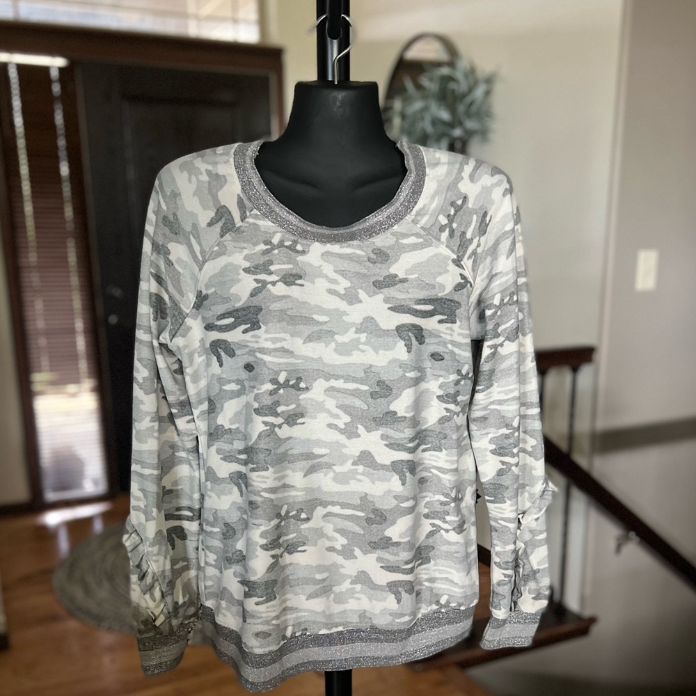 Hem & Thread Gray Silver Camo Ruffle Top Size M